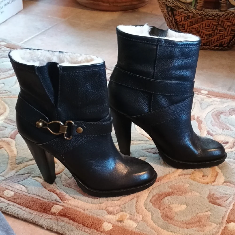 NWOT Black Leather Cynthia Vincent Ankle Boots with Dust Cover - Picture 3 of 15